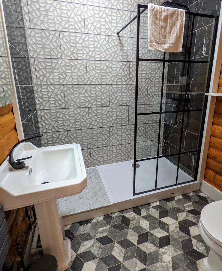 Willa Kaoglen-Spruce-Hot Tub-Forrest Setting-Pet Friendly Balnald Zewnętrze zdjęcie