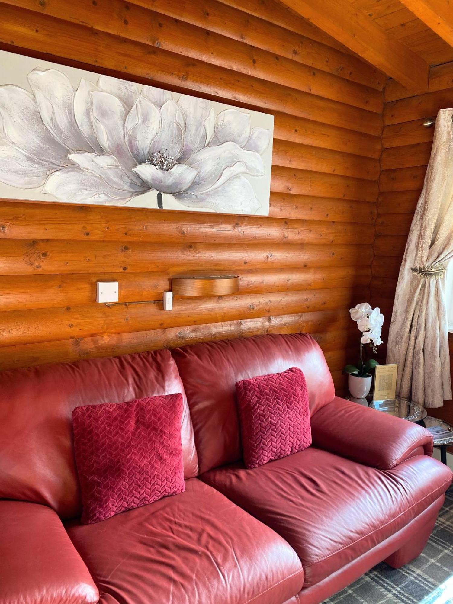 Willa Kaoglen-Spruce-Hot Tub-Forrest Setting-Pet Friendly Balnald Zewnętrze zdjęcie